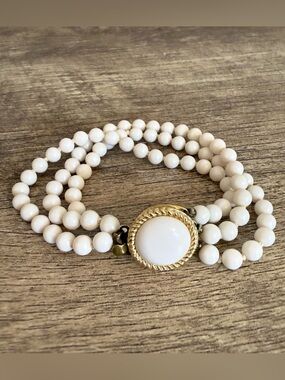 Vintage Triple Strand White Bead Bracelet Gold Tone Box Clasp JAPAN 8” MCM